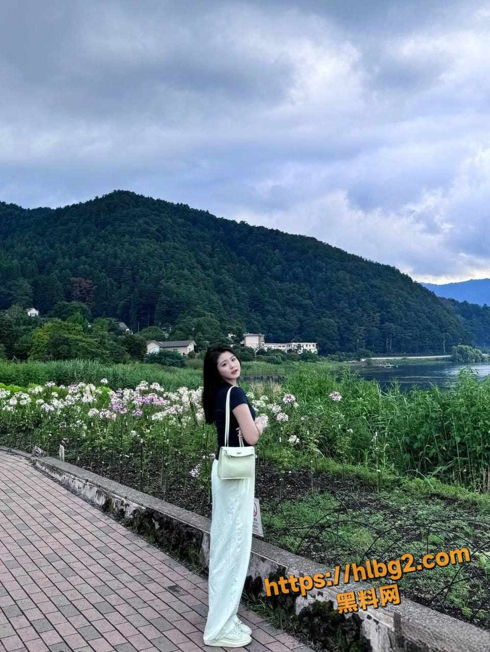 青岛美女被渣男网络招聘模特套路脱光光 自慰表情还挺到位的 自慰完整版视频流出！
