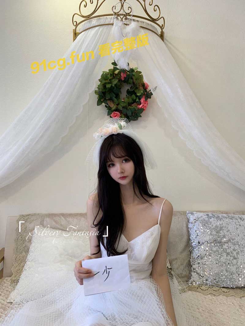 云盘泄密 网上大神 一少 重金定制极品美女全裸举牌自慰骚穴的性爱视频