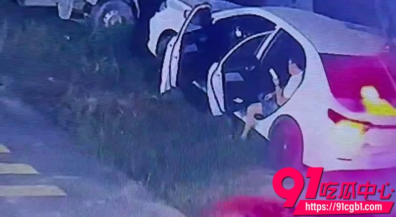 车震偷拍曝光 男女车内激情性爱 被监控清晰抓拍女主颜值身材不错 但地方选的不对被人监控录下尴尬了5 车震偷拍曝光 男女车内激情性爱 被监控清晰抓拍女主颜值身材不错 但地方选的不对被人监控录下尴尬了5
