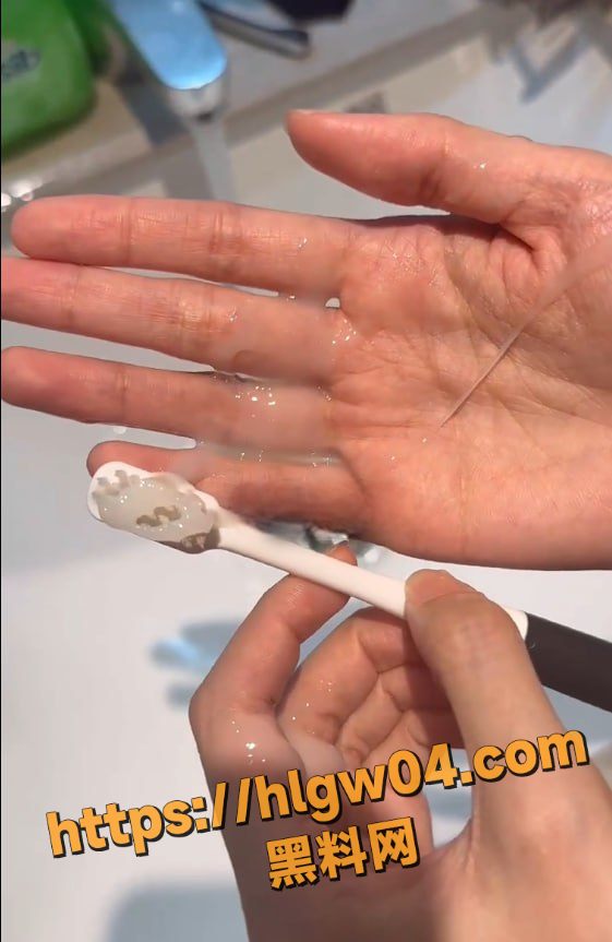 九九化身极品母狗 精液刷牙玩法直接引爆色情天花板 深喉吮吸到满口浓精 画面淫乱到令人窒息