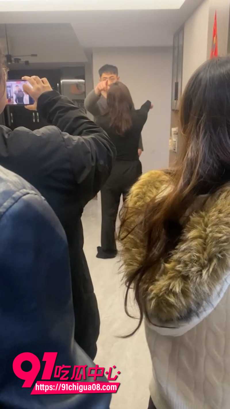 潮汕帽子叔叔出轨被原配抓奸在床5 潮汕帽子叔叔出轨被原配抓奸在床5