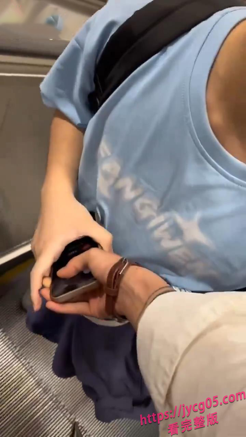 乔司偷拍事件疯传！男学生偷拍网红裙底风光 事后画面全流出！