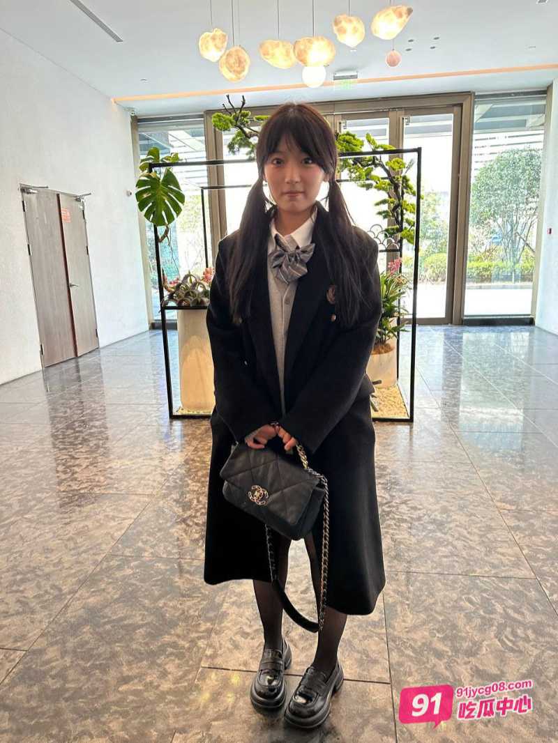 重磅流出～私房大神直播教父真实调教清纯大一学妹4p 配图6