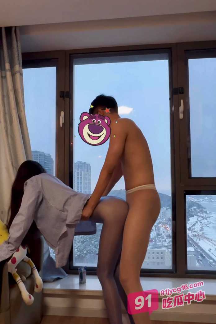 推特十二钗男女双丝福利 窗外冰天雪地 窗内激情似火！！ 配图2
