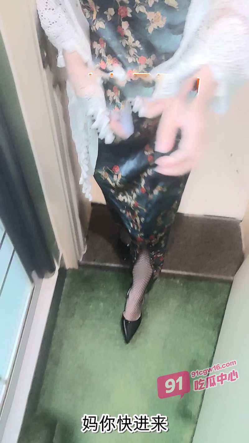 海角母子乱伦～孤儿日寡母 酒店任由禽兽儿子对她随意调教玩弄！ 配图8