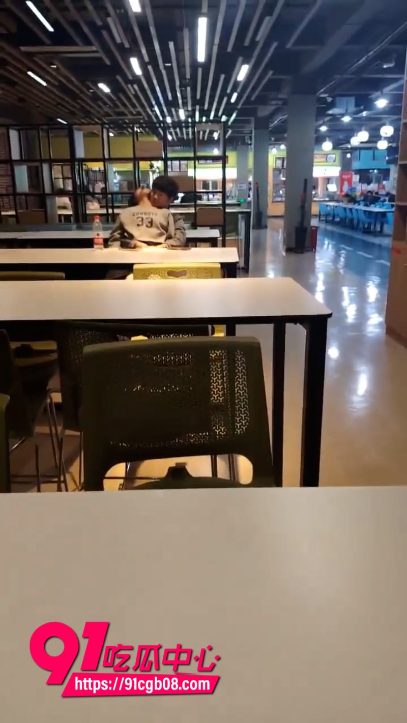 北京某高中情侣在食堂极限做爱网页素材3