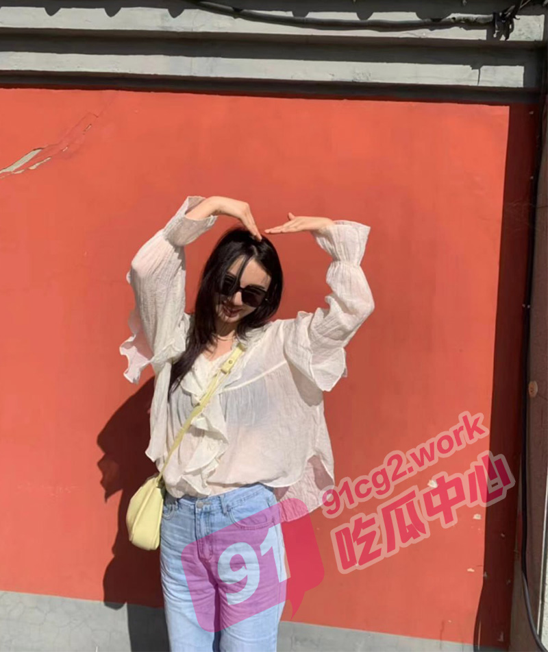 海南已婚人妻张萌 趁着出差与情夫偷情两天没出酒店 视频流出浪荡无比惊呆家人！