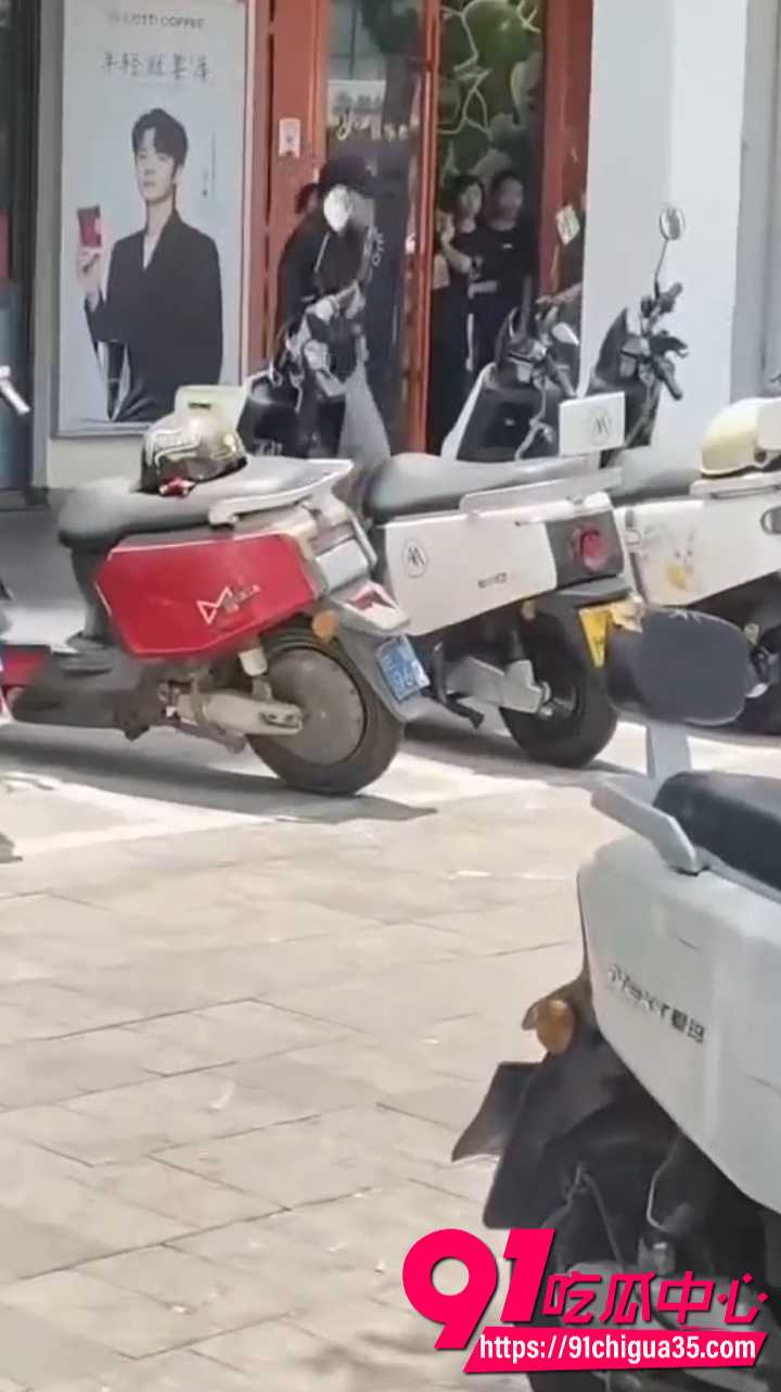 海南三亚正妻街头抓小三6