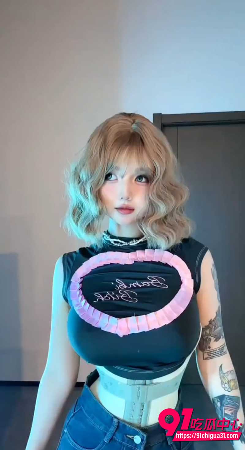 抖音60万粉丝网红成美男  3