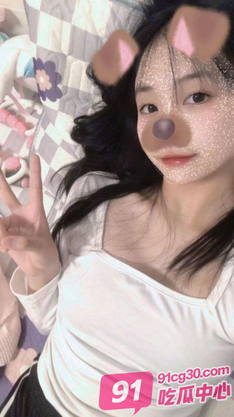武汉大学极品校花 董逸琪 全裸自拍流出 反差还得看学生妹啊！