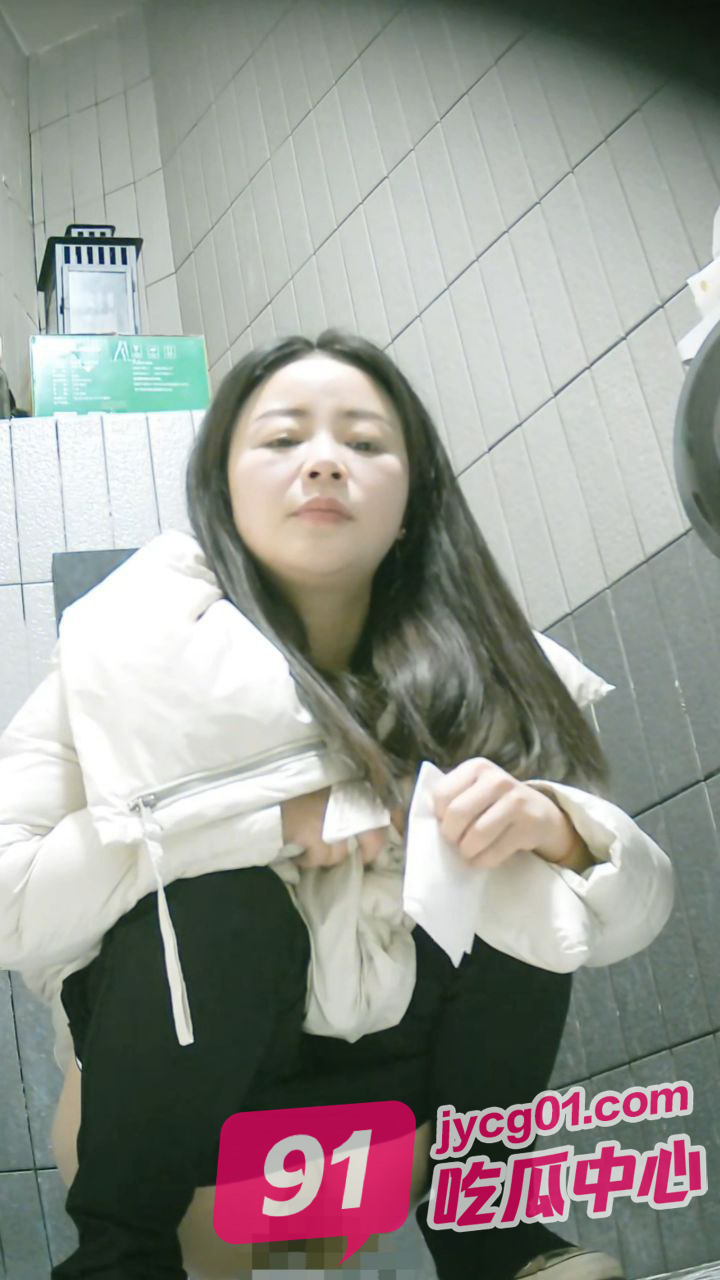 商场女厕全方位偷拍各种美女 碰到极品白虎一枚～ 配图6