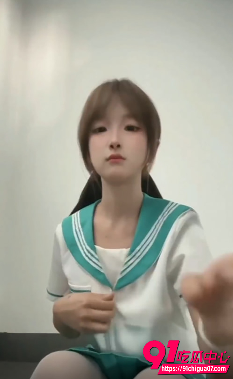 清纯萌妹浴室私密自拍 露脸玩弄前后穴 年纪轻轻却反差淫荡 手指扣菊尿尿全过程曝光！