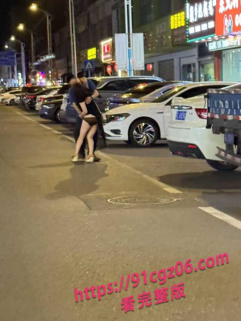 小情侣马路边做爱1素材水印版