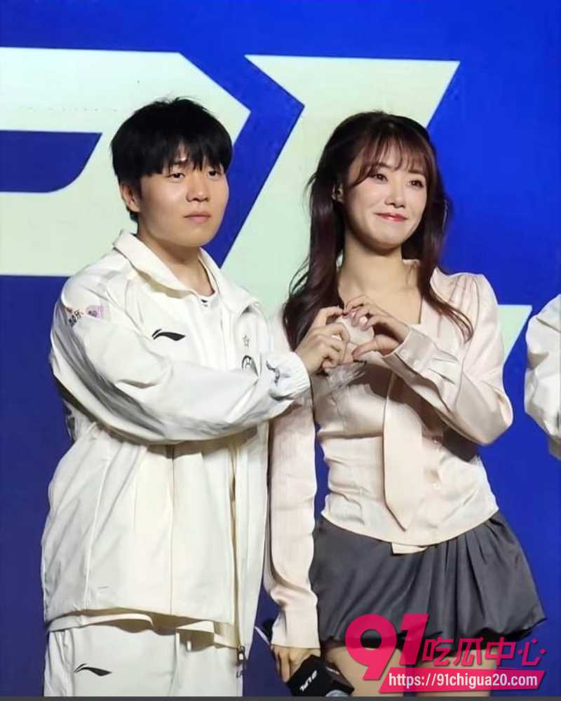 电竞冠军Rookie出轨韩国女网红 28