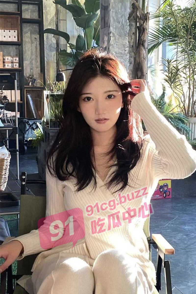 天津美术学院陈涵津 同学群被爆做外围 羞耻视频遭转发 被迫退学!