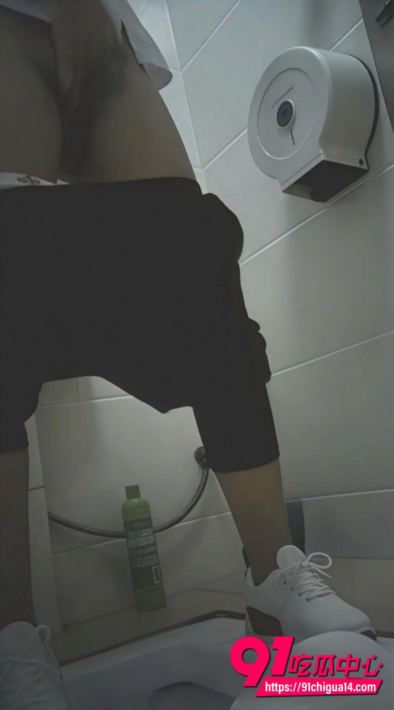 大神厕所偷拍美女自慰视频5