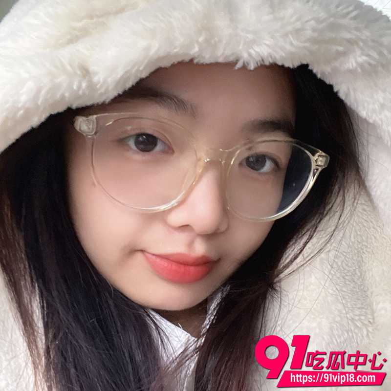 广西02年眼镜妹梁桦 5