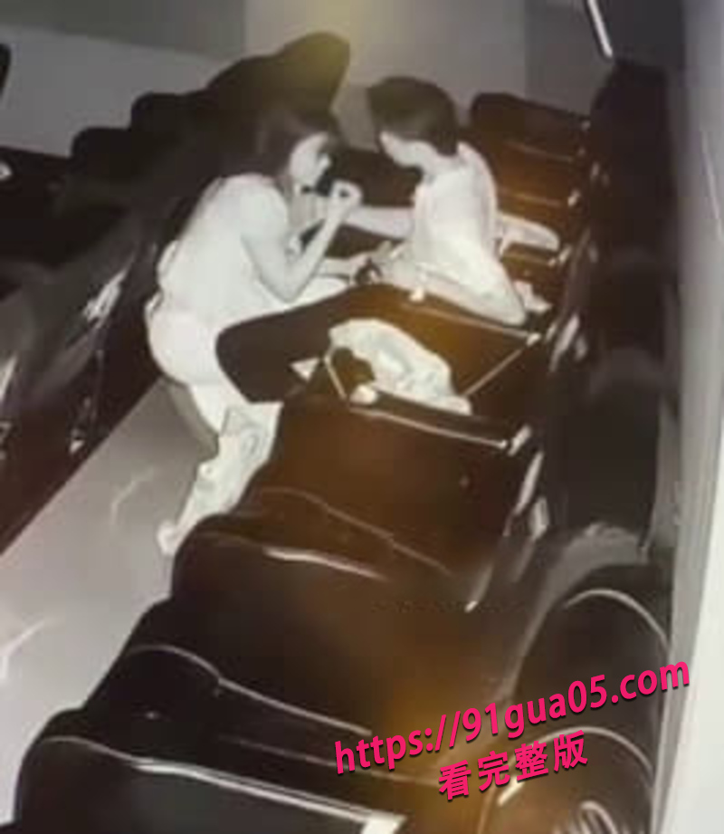 情侣电影院性爱04