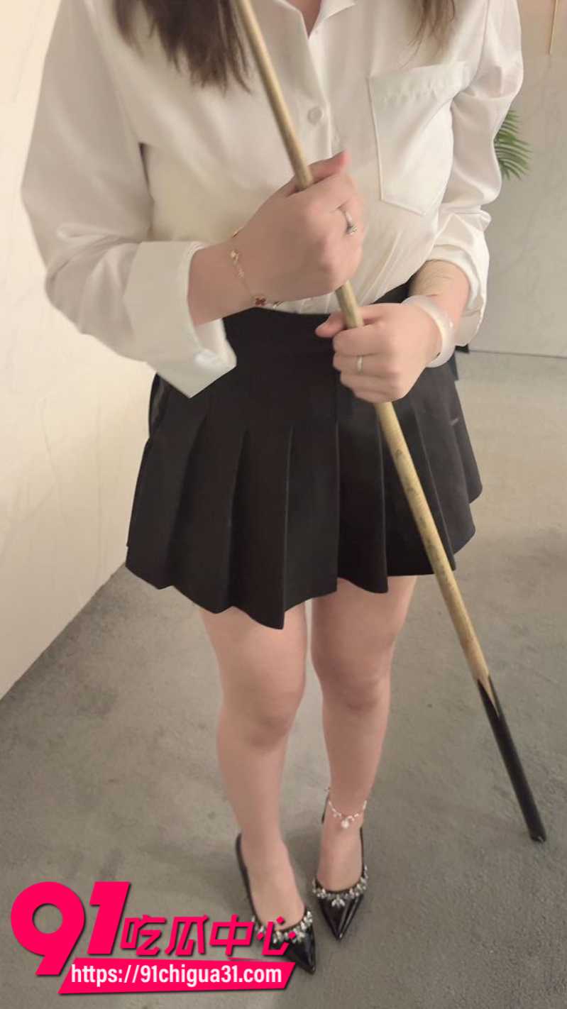海角大神奶子即正义 重金拿下18岁巨乳台球助教 粉嫩骚穴被后入打桩爆操