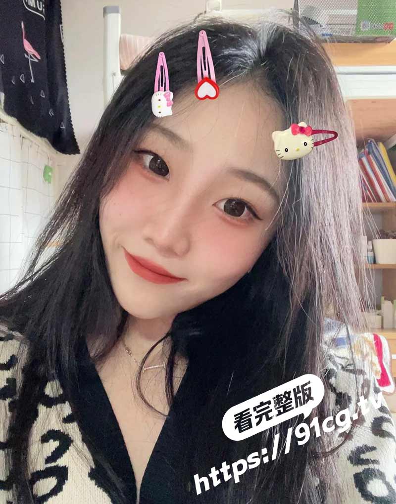 绿帽男大的清纯反差女友 骚操作 边玩游戏边足交视频流出 玉足夹着鸡巴上下摩擦