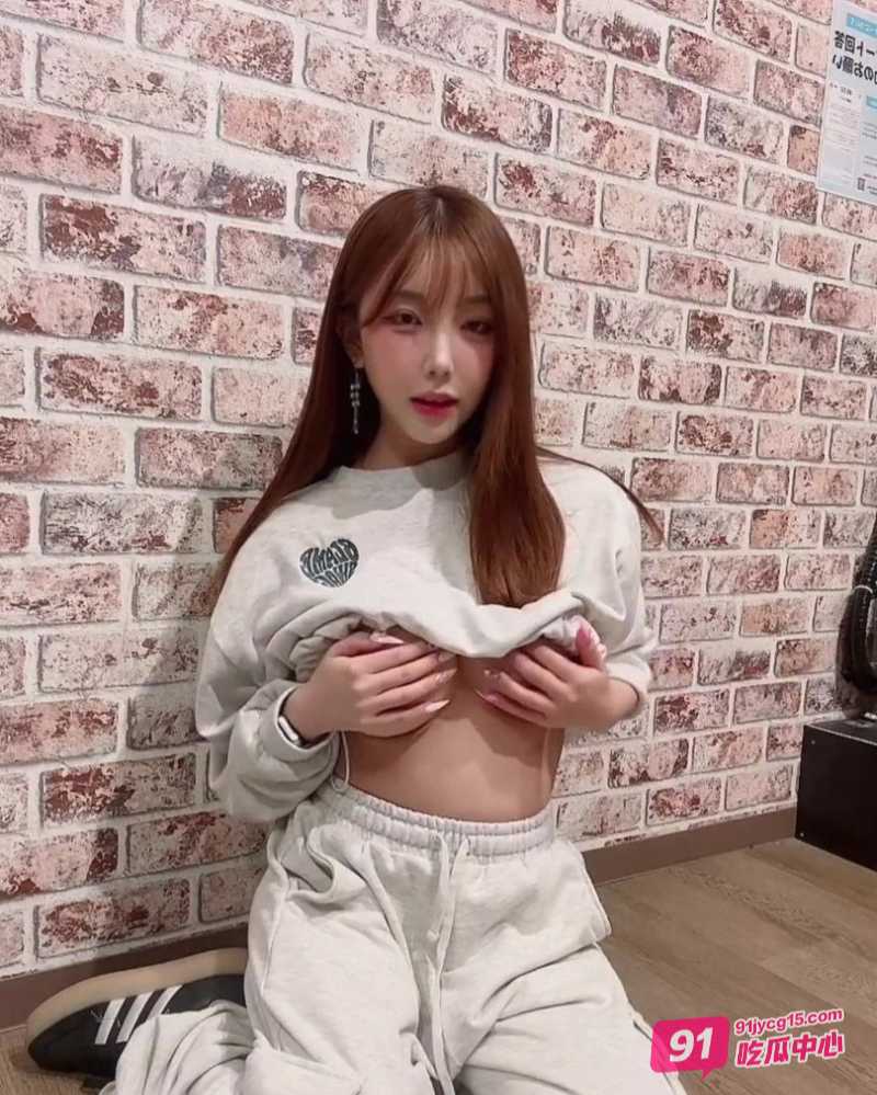 巨乳美女lovechuu翘臀尤物下海 沦为财阀肉便器～