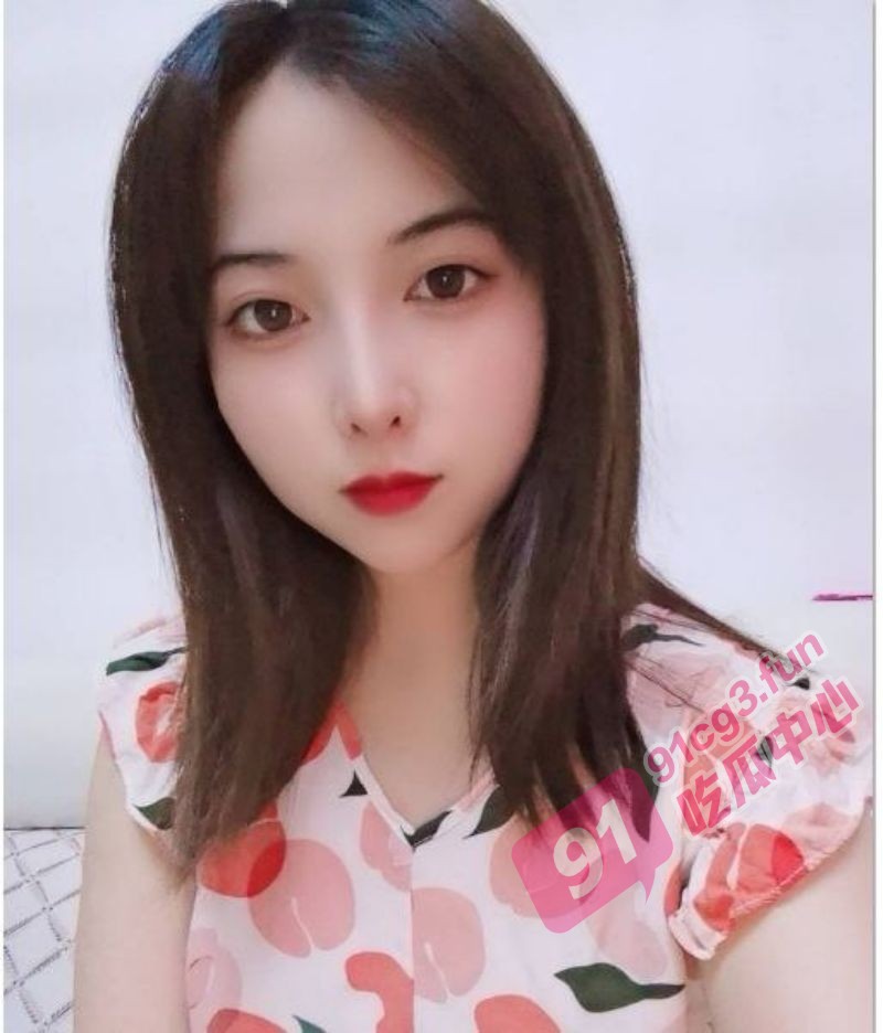 福州语文女老师张美娟～讲台上文静端庄 私下与光头教导主任偷情 楼梯间做爱忘我呐喊！