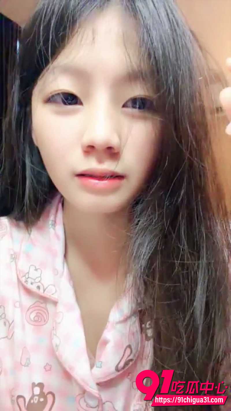 高颜值精神小妹小月月 直播啪啪福利流出 甜美脸蛋身材火辣 被操的淫叫连连！
