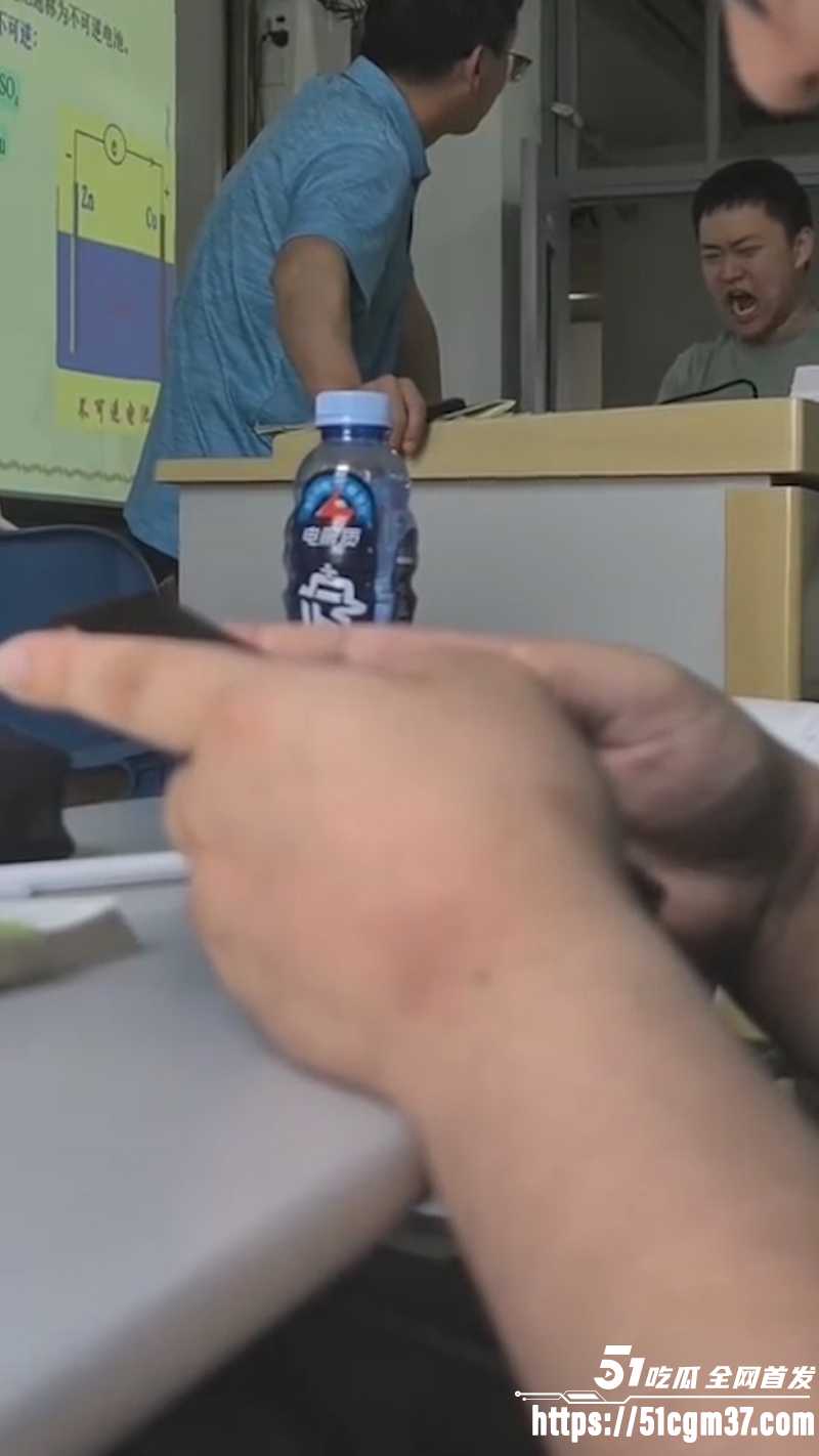 上海二工大 杀神 满脸怒容冲老师大吼 11