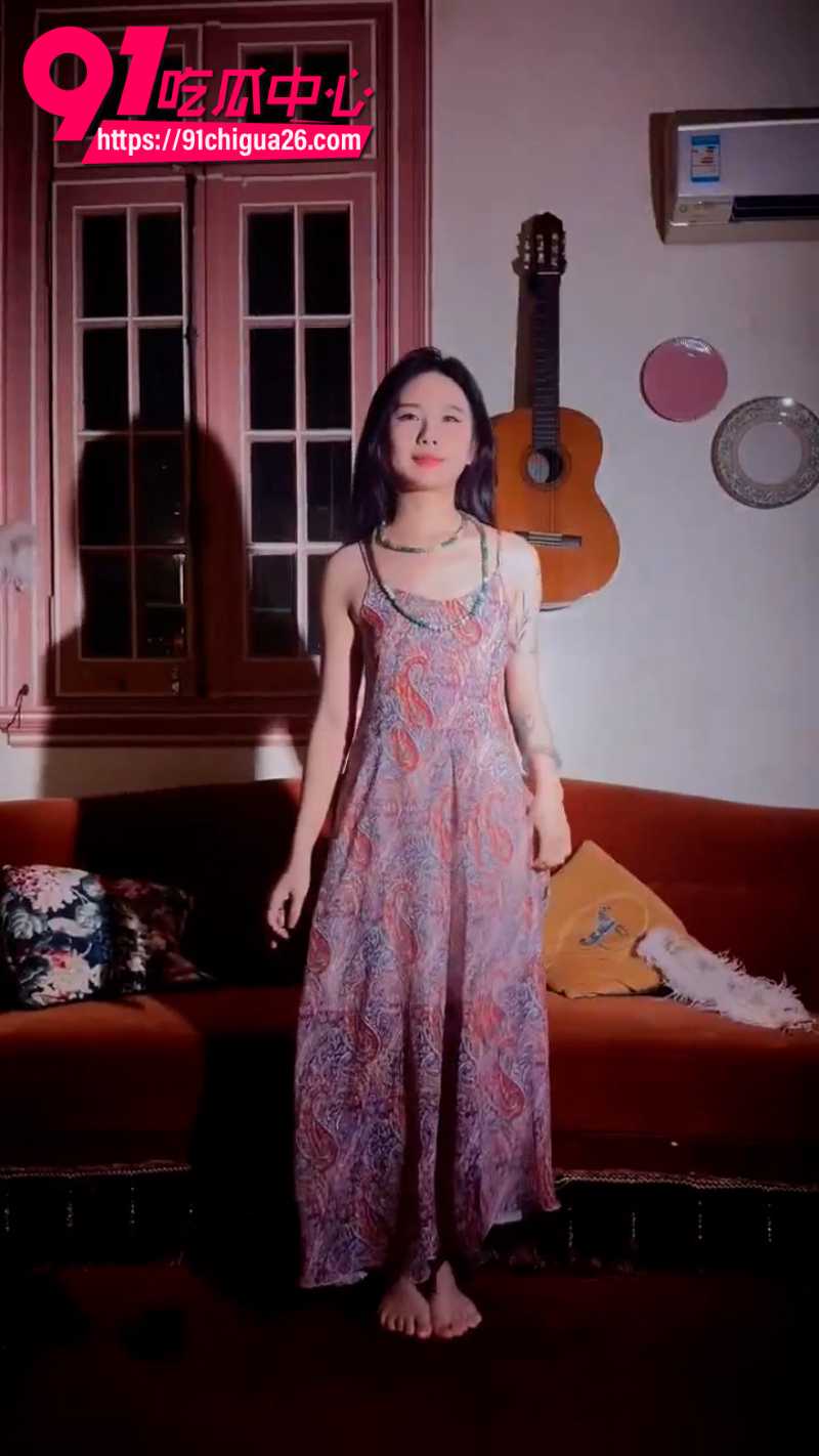 失恋阵线联盟篇 弹力摇裸舞大秀 花裙少女在客厅彻底释放全裸骚舞