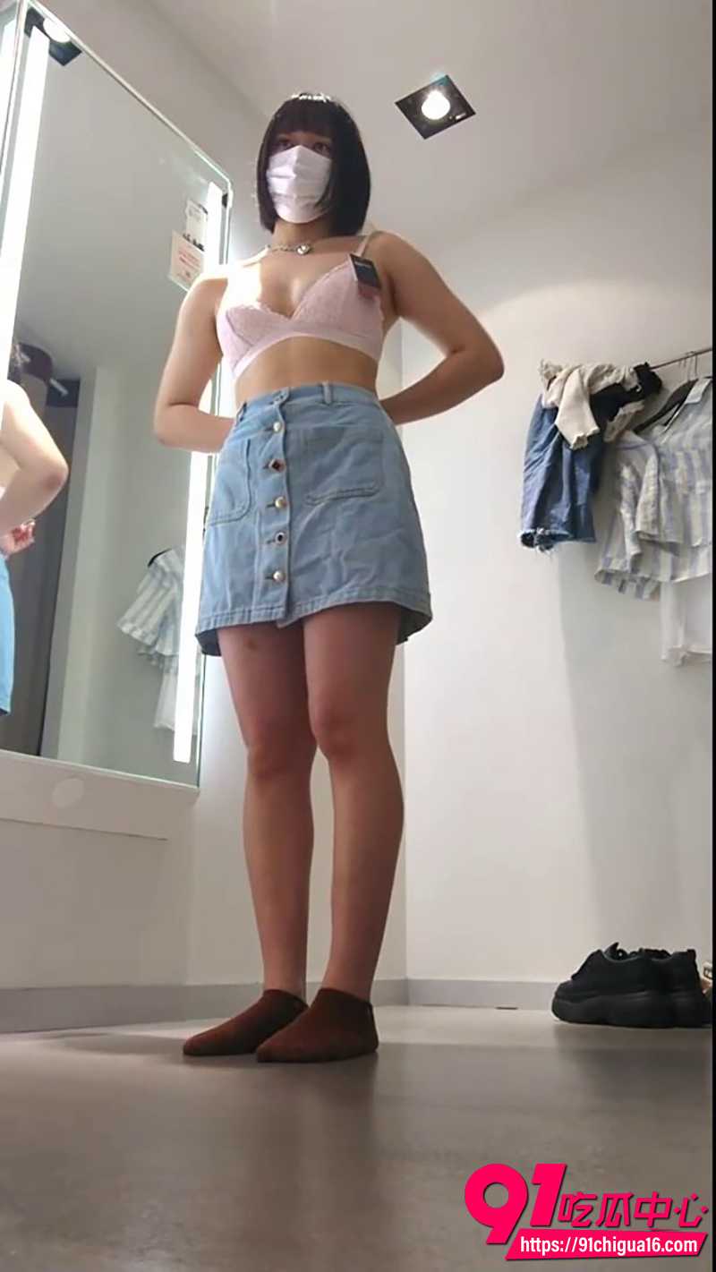 女教室换装偷拍 3
