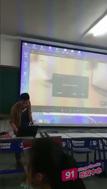 全网热瓜 太原理工大学老师课堂错放A片 男生笑的嘴角比AK都难压 配图3