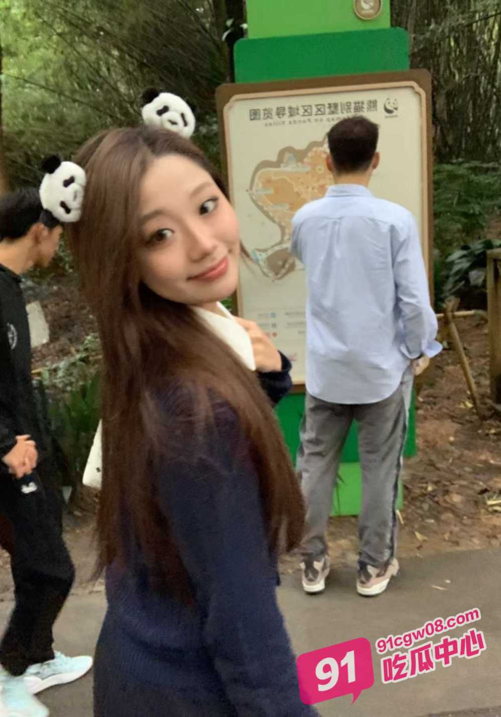 黑客破解无码 在校学生妹Myfans兼职下海 用身体款待金主 嫩美肉穴被巨棍无情惩戒 配图