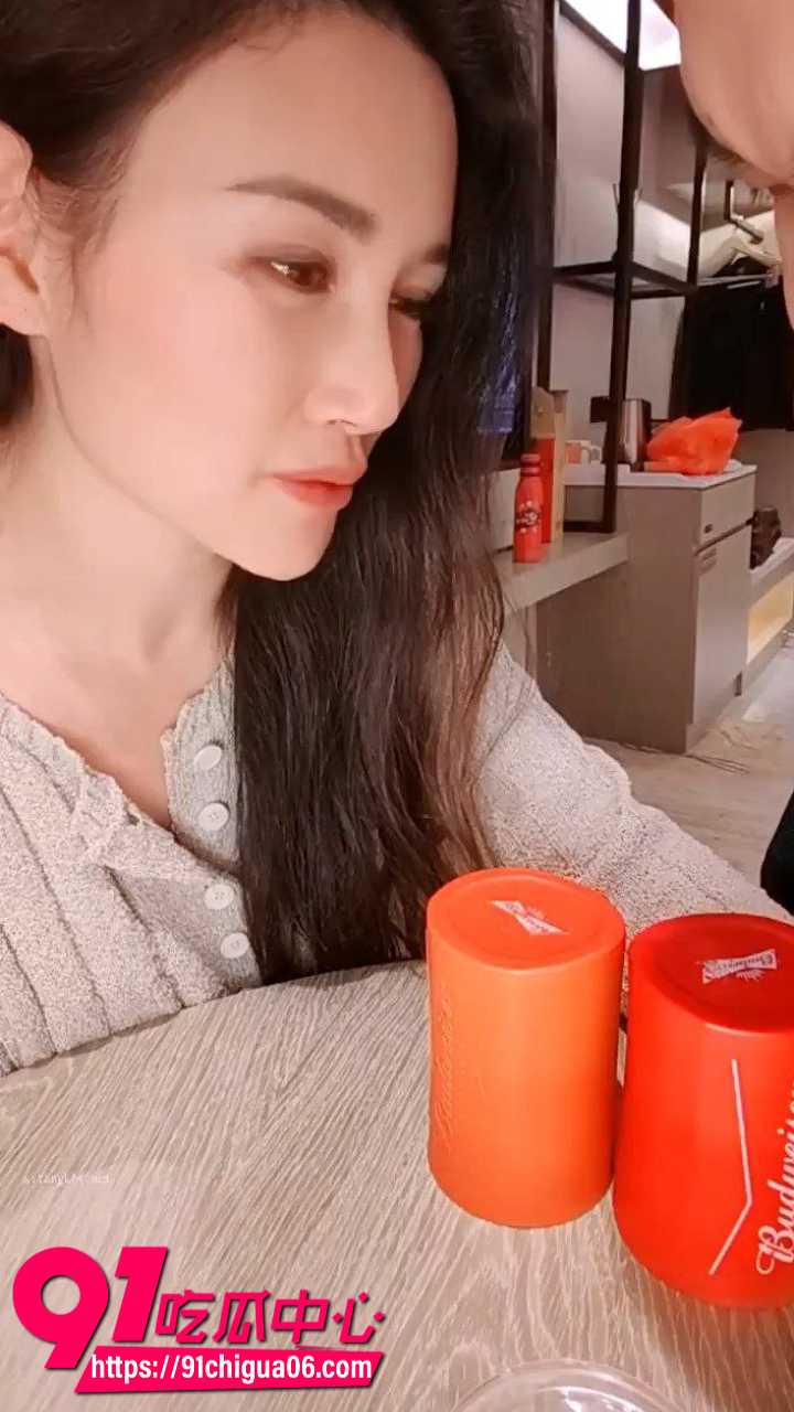玩游戏把小姨子灌醉后彻底被撩发情2