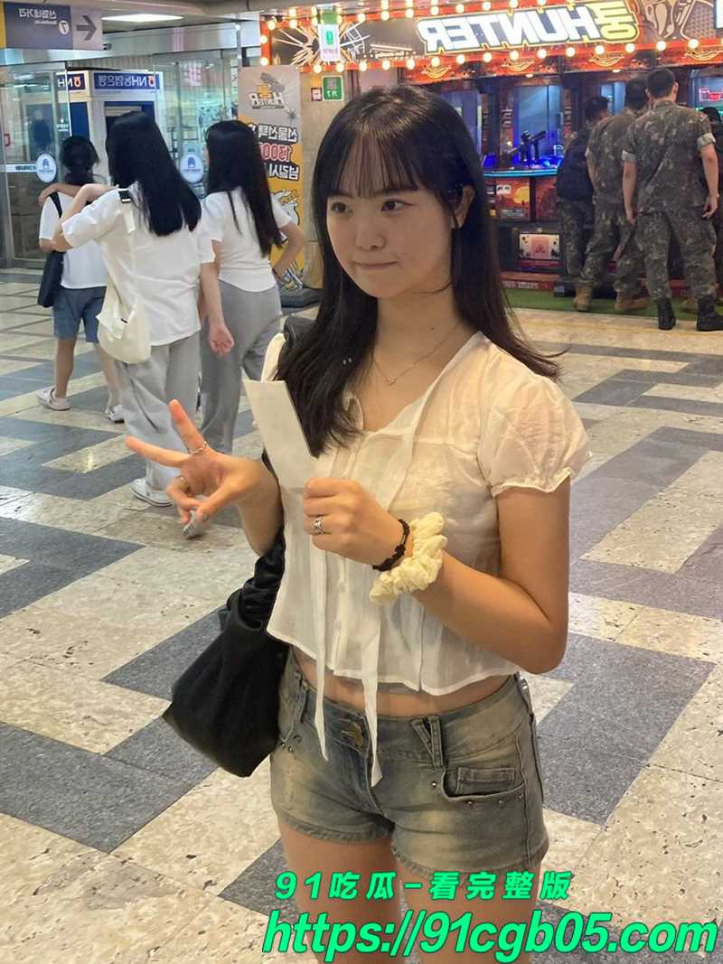 清纯高三嫩妹刘花 宿舍自拍视频流出曝光 微胖身材大奶吸睛 浓密阴毛配粉嫩骚穴展示得毫无保留！