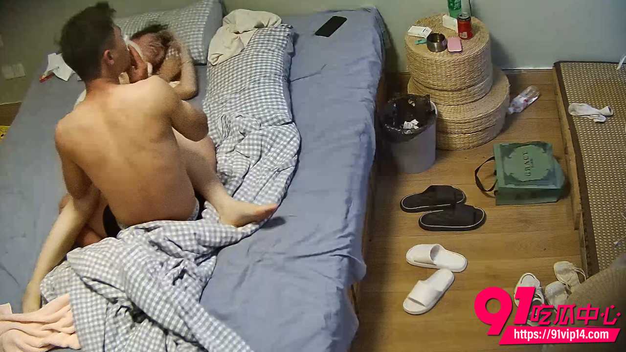 男友给女友刮逼毛 2