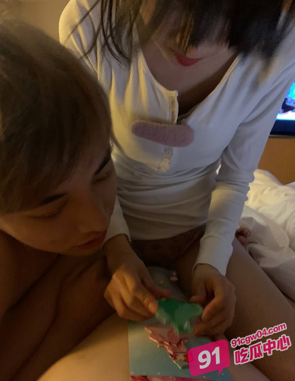 极品身材翘臀骚女友 林雅云 被男友带着3p 分享给好兄弟一起操 母狗边被操边说骚话 配图2