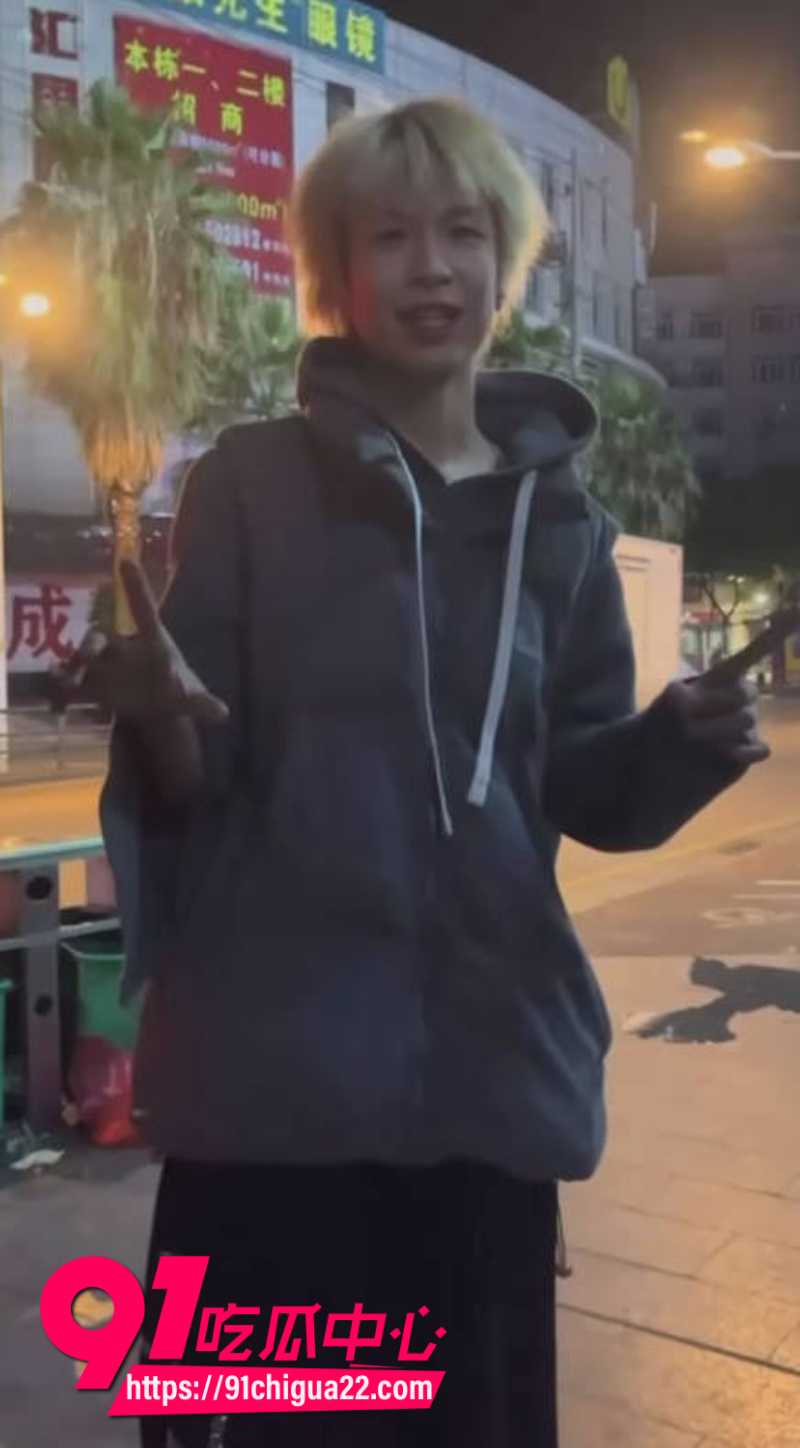 抖音网红小灿哥恶搞流浪汉引发众怒被当地大哥暴打5 抖音网红小灿哥恶搞流浪汉引发众怒被当地大哥暴打5