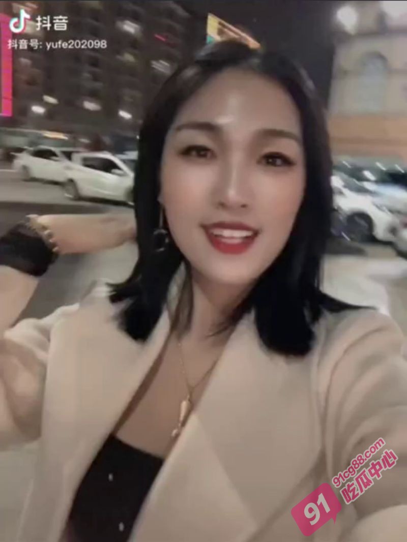抖音38万粉丝网红云南瑞丽珠宝主播『鱼儿』跟金主的裸聊视频曝光 性感美乳自慰 高潮喷水