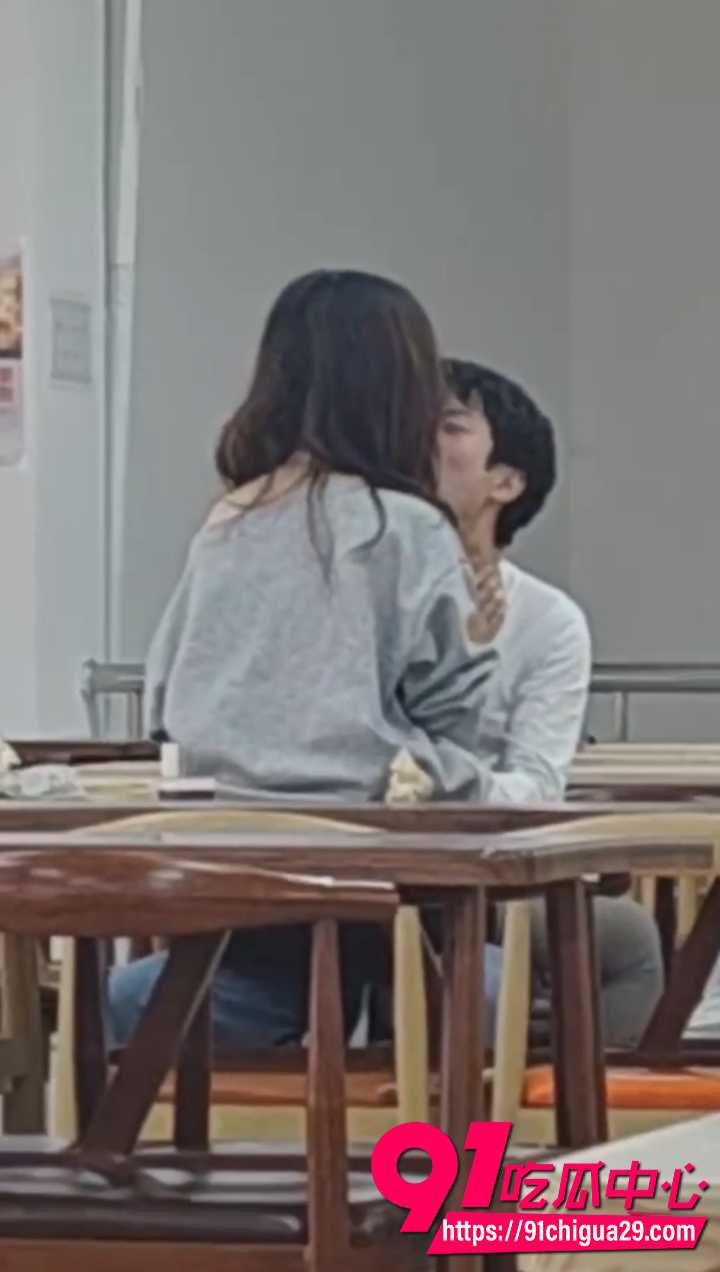 大学生情侣食堂大胆激情4