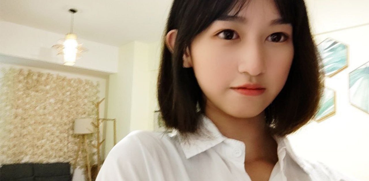 19岁眼镜妹的白丝诱惑～深喉技术是真的一流 上位熟练淫水外溢
