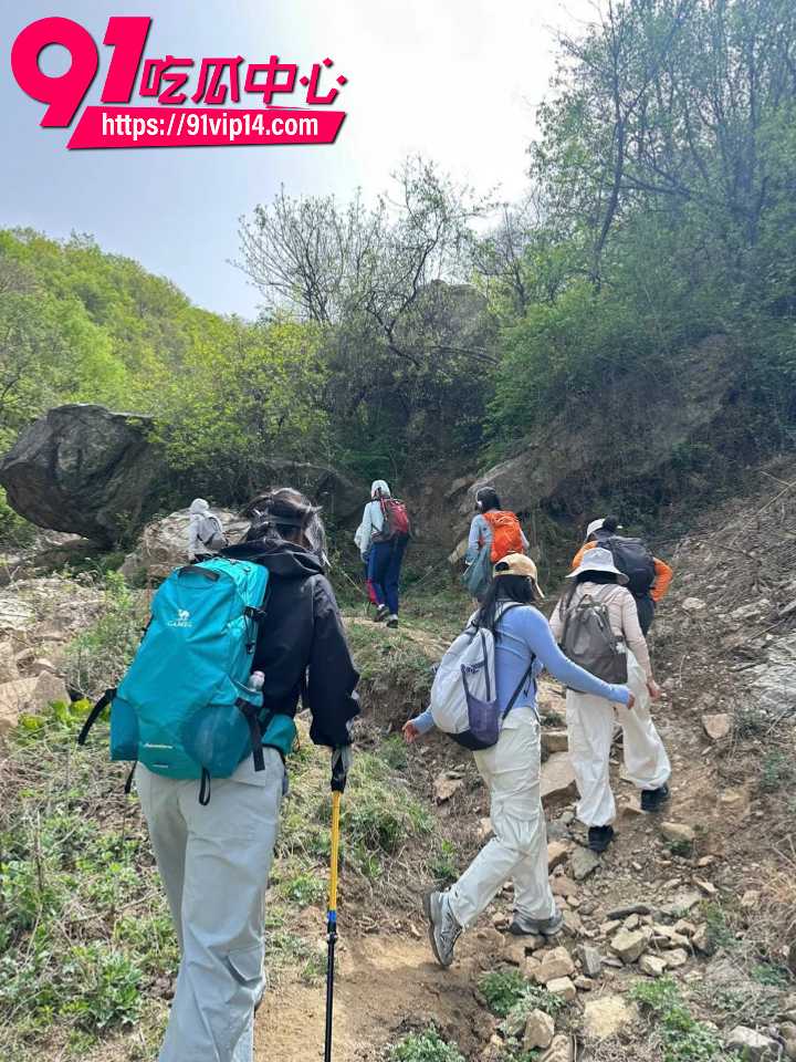 每周登山徒步实锤年轻版三大淫窟12 每周登山徒步实锤年轻版三大淫窟12
