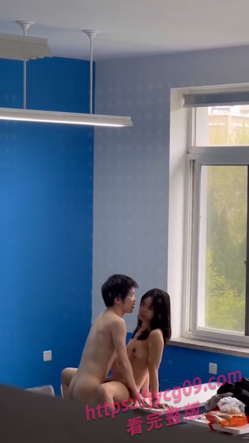大学男女校园饥渴难耐！教室激情说干就干！流出视频整理合集！ 配图2