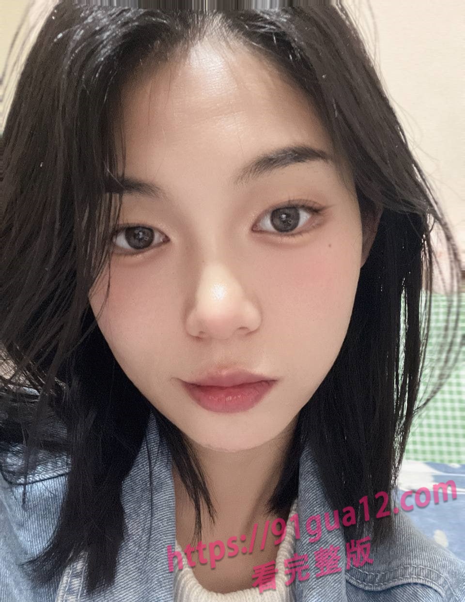 云南高校美女被假经纪人忽悠做模特 全裸洗浴展示身材 配图3