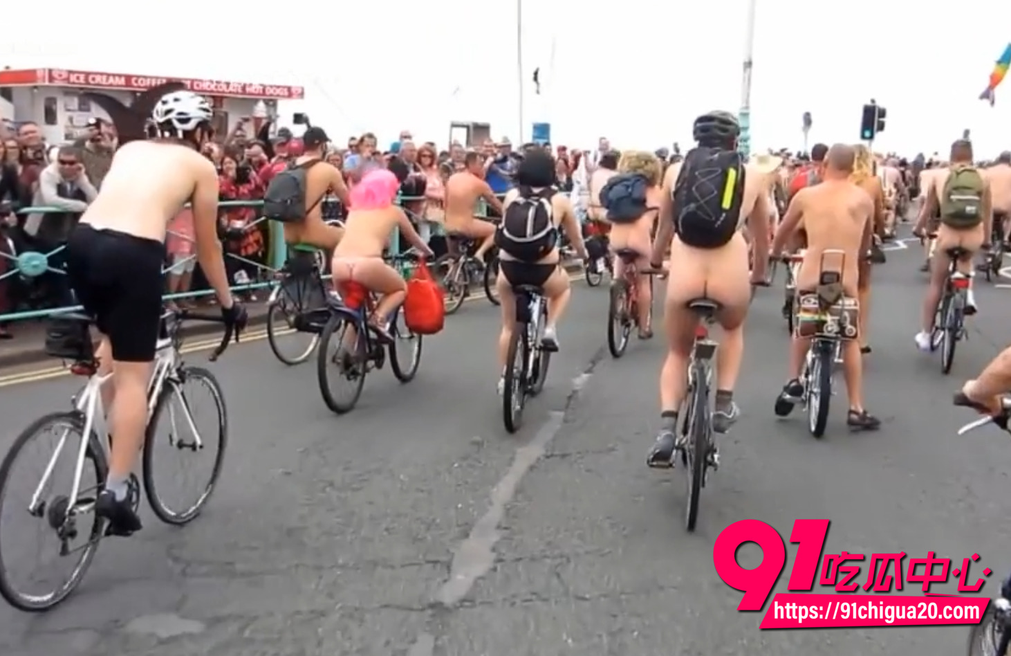 英国伦敦万人裸骑活动视频2