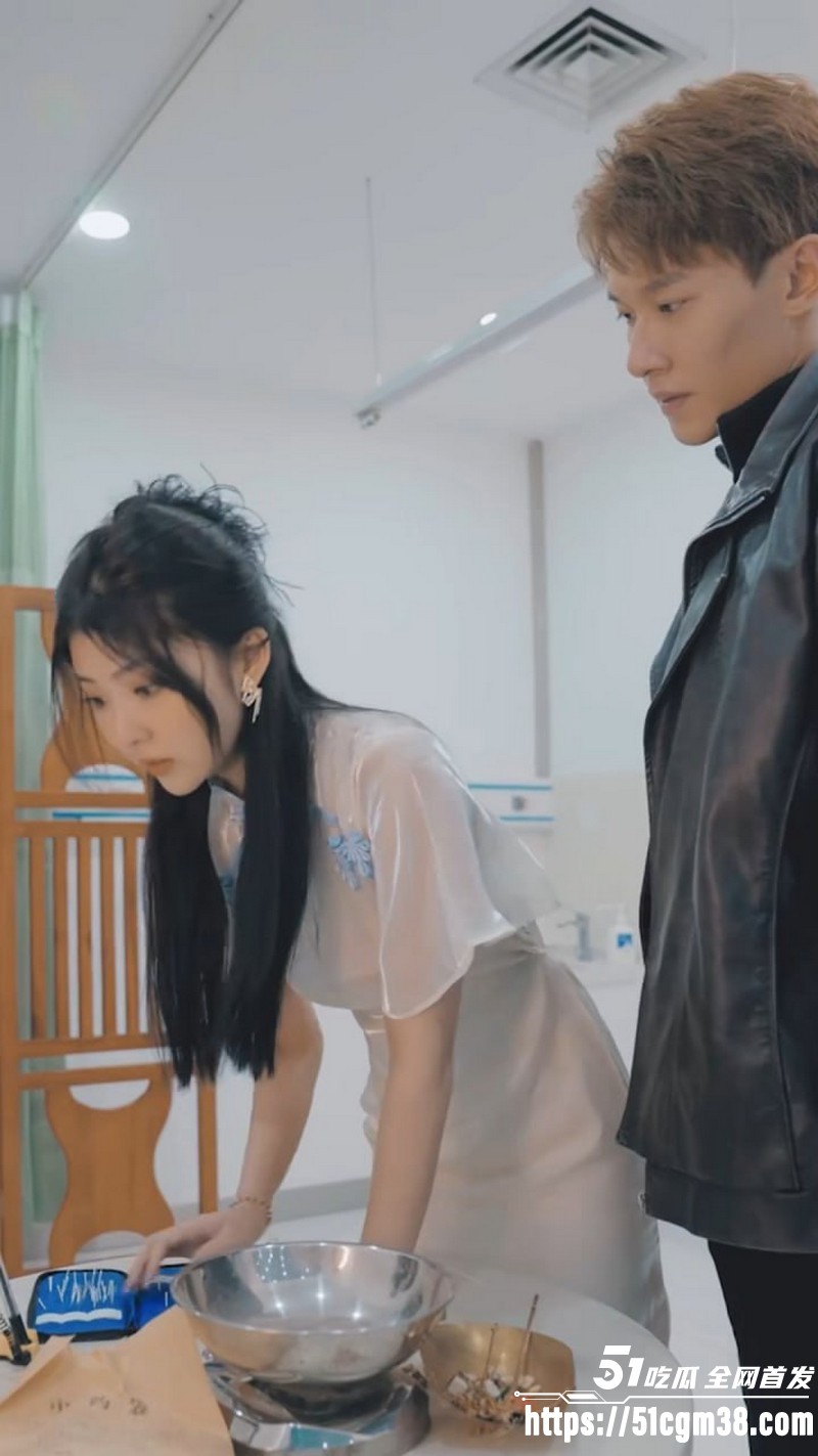 擦边短剧我的三个绝美女房客全集 2 擦边短剧我的三个绝美女房客全集 2