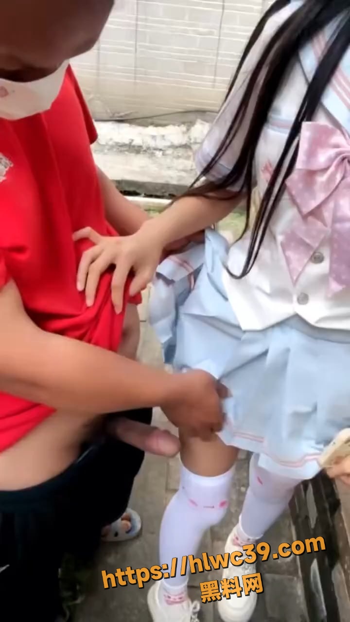 性感女COS乡间勾引单身汉 可爱妹子主动献身 大爷疯狂打桩 户外封神级猛片