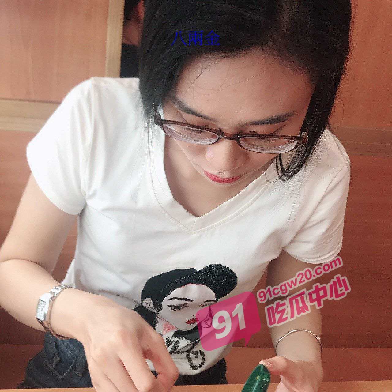 银行职员反差女友 性爱自拍视频流出 穿上黑丝足交打飞机