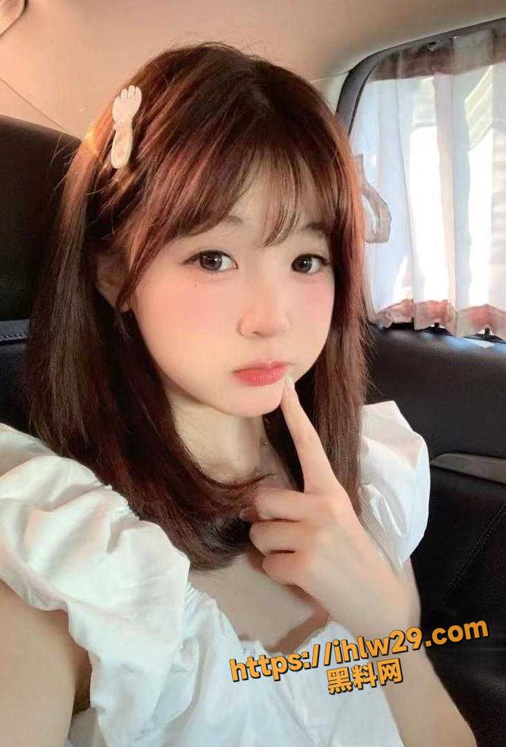 广东梅州嘉应学院可爱嫩妹 沈维欣 萝莉脸蛋娇小玲珑的身材 顶臀后入必须顶到子宫最深处！