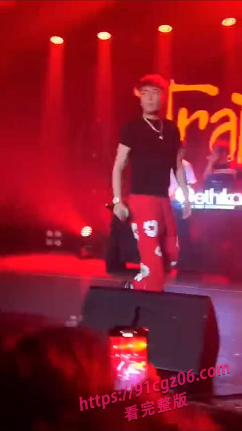 杭州trapcn猥琐男打飞机射女生腿上网页素材2素材水印版 杭州trapcn猥琐男打飞机射女生腿上网页素材2素材水印版