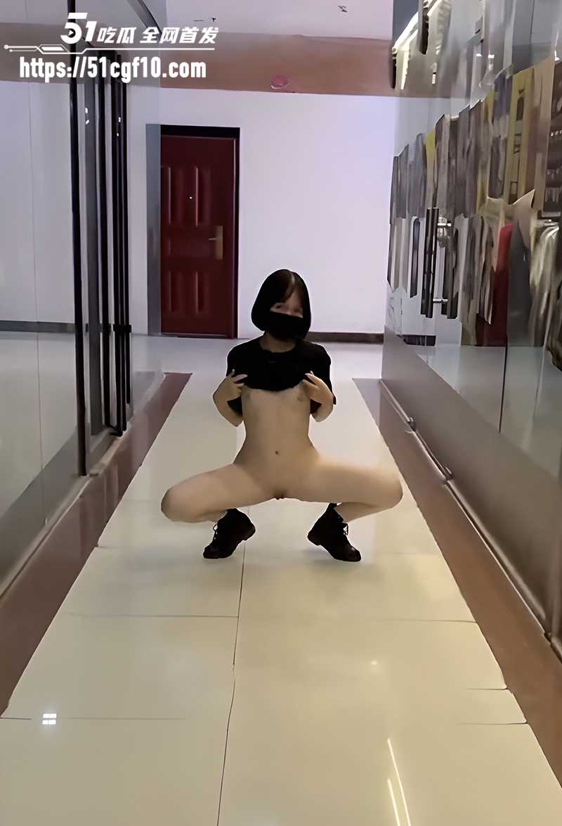 户外人前露出女神AZINABUER合集 2 拷贝 户外人前露出女神AZINABUER合集 2 拷贝